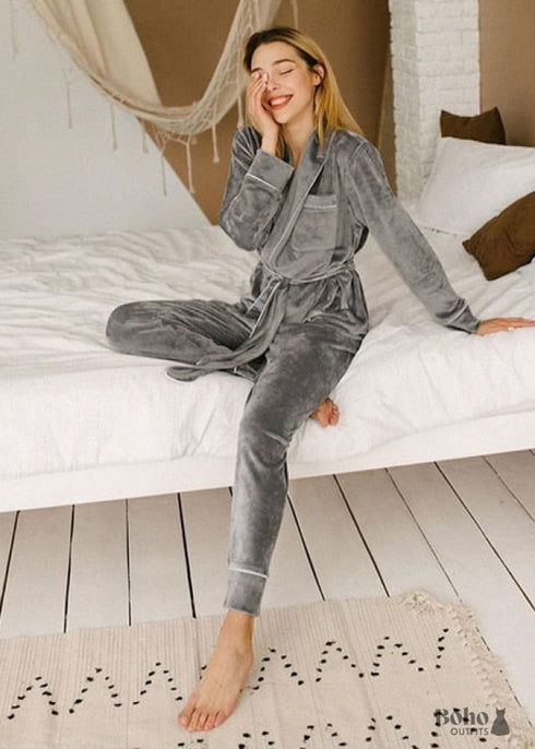 Pijama bohemio, conjunto de pijama de terciopelo Denise en gris y rosa.